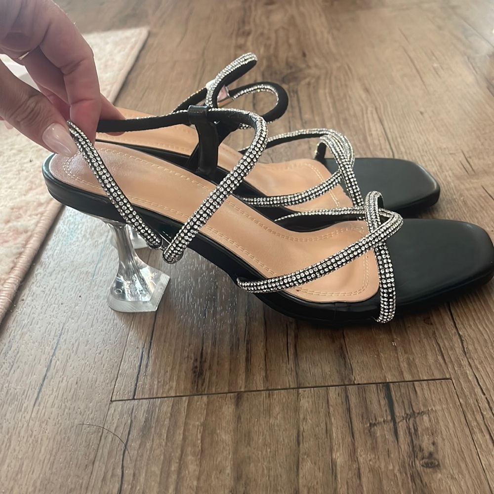 Size 6.5, only tried on once